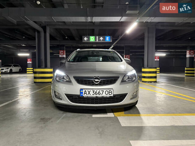 Серый Опель Астра, объемом двигателя 1.4 л и пробегом 243 тыс. км за 7800 $, фото 1 на Automoto.ua