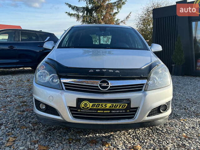 Серый Опель Астра, объемом двигателя 1.69 л и пробегом 260 тыс. км за 5300 $, фото 2 на Automoto.ua