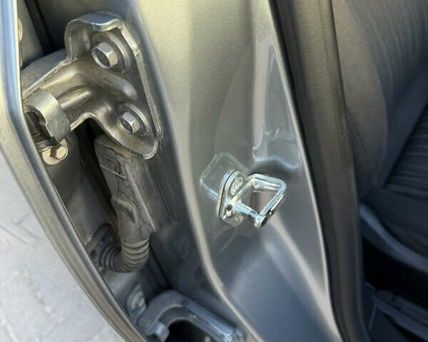 Серый Опель Астра, объемом двигателя 1.7 л и пробегом 227 тыс. км за 6300 $, фото 19 на Automoto.ua