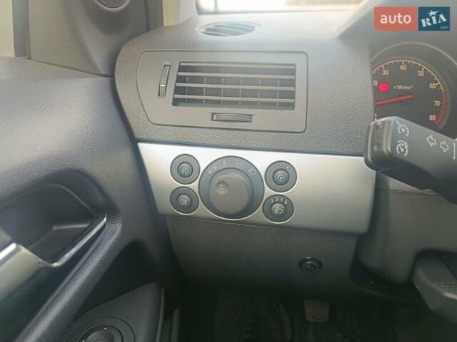 Опель Астра 2010 в Луцке на Automoto.ua Серый Опель Астра, объемом двигателя 1.6 л и пробегом 175 тыс. км за 5500 $, фото 13 на Automoto.ua