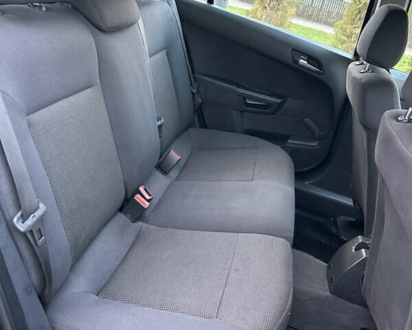 Опель Астра 2010 в Полтаве на Automoto.ua Серый Опель Астра, объемом двигателя 1.6 л и пробегом 143 тыс. км за 6500 $, фото 136 на Automoto.ua