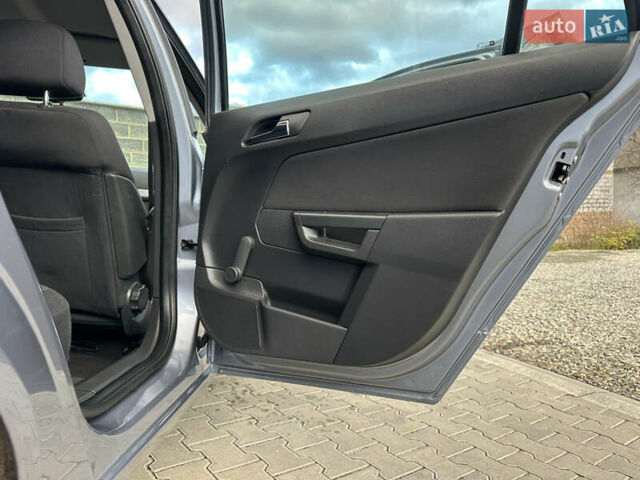 Серый Опель Астра, объемом двигателя 1.6 л и пробегом 224 тыс. км за 5500 $, фото 39 на Automoto.ua