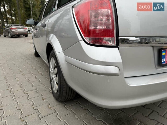 Опель Астра 2010 у Вінниці на Automoto.ua Сірий Опель Астра, об'ємом двигуна 0 л та пробігом 210 тис. км за 5600 $, фото 12 на Automoto.ua