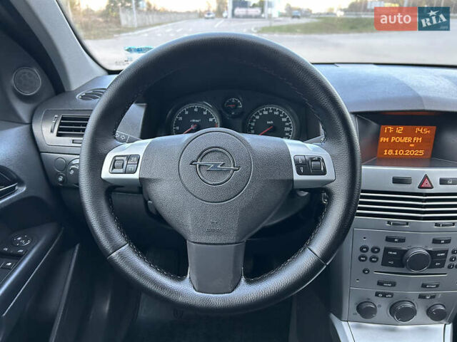 Опель Астра 2010 в Полтаве на Automoto.ua Серый Опель Астра, объемом двигателя 1.6 л и пробегом 143 тыс. км за 6500 $, фото 138 на Automoto.ua