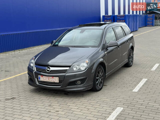 Опель Астра 2010 в Дубно на Automoto.ua Серый Опель Астра, объемом двигателя 1.6 л и пробегом 229 тыс. км за 5100 $, фото 2 на Automoto.ua