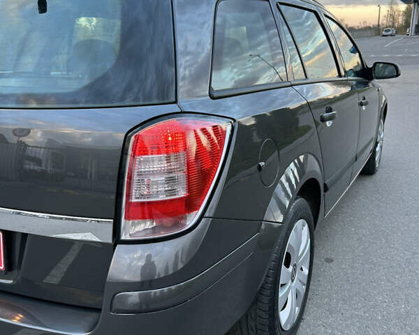 Опель Астра 2010 в Полтаве на Automoto.ua Серый Опель Астра, объемом двигателя 1.6 л и пробегом 143 тыс. км за 6500 $, фото 143 на Automoto.ua