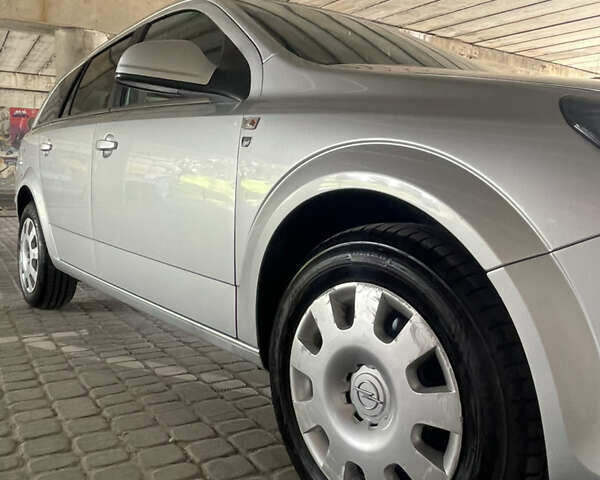 Опель Астра 2010 у Львові на Automoto.ua Сірий Опель Астра, об'ємом двигуна 1.7 л та пробігом 239 тис. км за 5900 $, фото 10 на Automoto.ua
