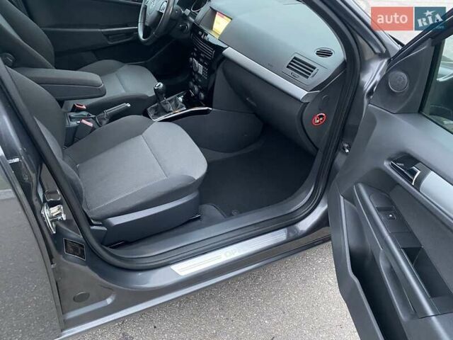 Серый Опель Астра, объемом двигателя 1.6 л и пробегом 248 тыс. км за 6850 $, фото 21 на Automoto.ua