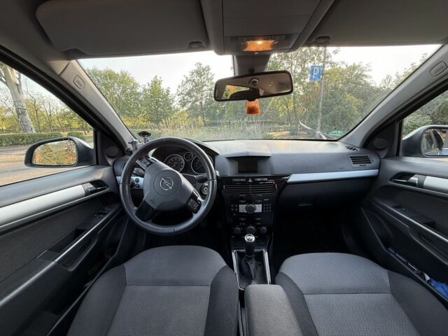 Серый Опель Астра, объемом двигателя 1.6 л и пробегом 212 тыс. км за 5999 $, фото 12 на Automoto.ua