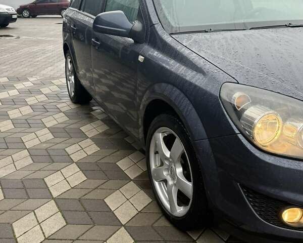 Серый Опель Астра, объемом двигателя 1.6 л и пробегом 175 тыс. км за 5650 $, фото 7 на Automoto.ua