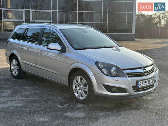Серый Опель Астра, объемом двигателя 1.6 л и пробегом 245 тыс. км за 5800 $, фото 2 на Automoto.ua