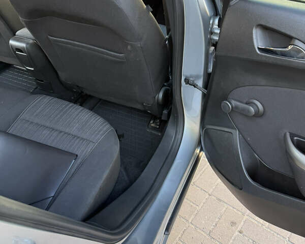 Серый Опель Астра, объемом двигателя 1.7 л и пробегом 227 тыс. км за 6300 $, фото 16 на Automoto.ua