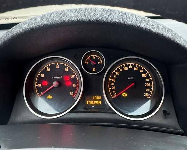 Серый Опель Астра, объемом двигателя 1.6 л и пробегом 173 тыс. км за 5300 $, фото 1 на Automoto.ua