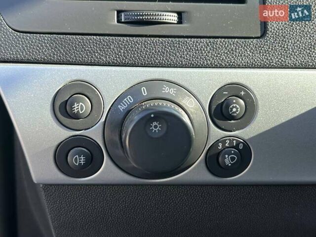 Серый Опель Астра, объемом двигателя 1.69 л и пробегом 306 тыс. км за 4690 $, фото 22 на Automoto.ua