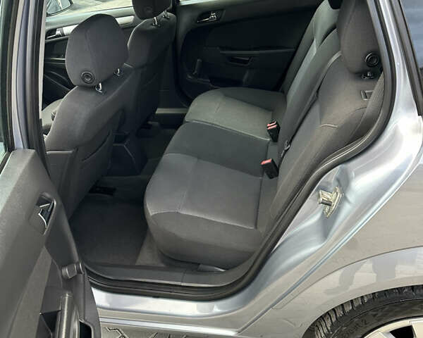 Серый Опель Астра, объемом двигателя 1.6 л и пробегом 224 тыс. км за 5500 $, фото 46 на Automoto.ua