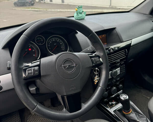 Серый Опель Астра, объемом двигателя 1.69 л и пробегом 320 тыс. км за 5800 $, фото 12 на Automoto.ua