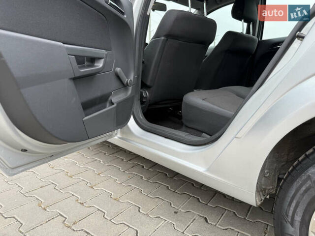 Серый Опель Астра, объемом двигателя 1.6 л и пробегом 210 тыс. км за 5499 $, фото 37 на Automoto.ua