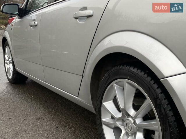 Серый Опель Астра, объемом двигателя 1.6 л и пробегом 160 тыс. км за 6500 $, фото 18 на Automoto.ua