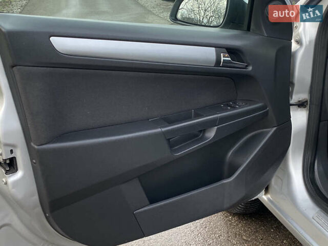 Серый Опель Астра, объемом двигателя 1.6 л и пробегом 160 тыс. км за 6500 $, фото 31 на Automoto.ua