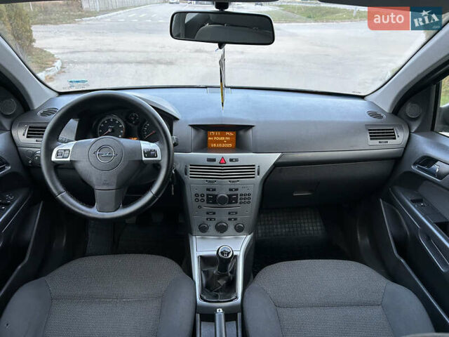 Опель Астра 2010 в Полтаве на Automoto.ua Серый Опель Астра, объемом двигателя 1.6 л и пробегом 143 тыс. км за 6500 $, фото 10 на Automoto.ua