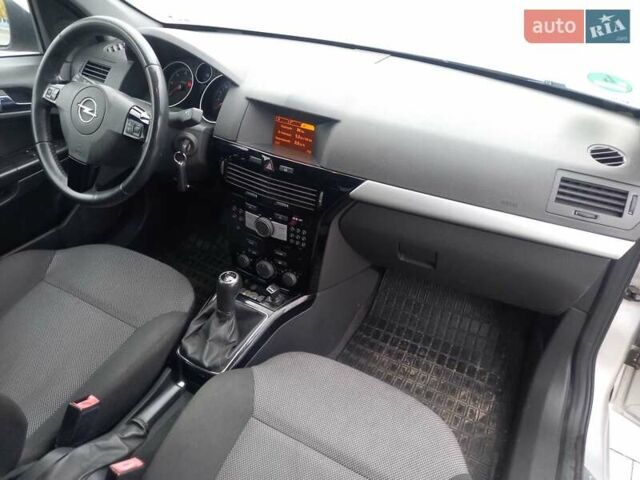 Опель Астра 2010 в Черкассах на Automoto.ua Серый Опель Астра, объемом двигателя 1.7 л и пробегом 249 тыс. км за 6650 $, фото 20 на Automoto.ua