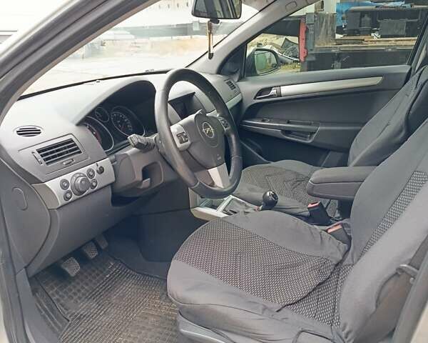 Сірий Опель Астра, об'ємом двигуна 1.7 л та пробігом 300 тис. км за 4349 $, фото 16 на Automoto.ua