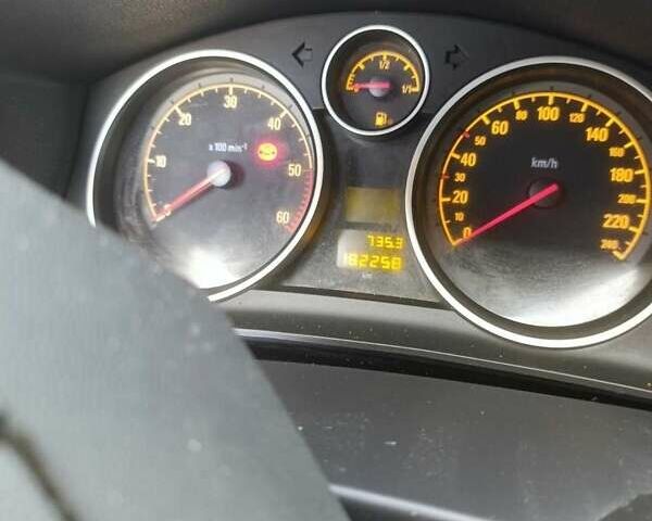 Опель Астра 2010 в Луцке на Automoto.ua Серый Опель Астра, объемом двигателя 1.9 л и пробегом 182 тыс. км за 5900 $, фото 2 на Automoto.ua