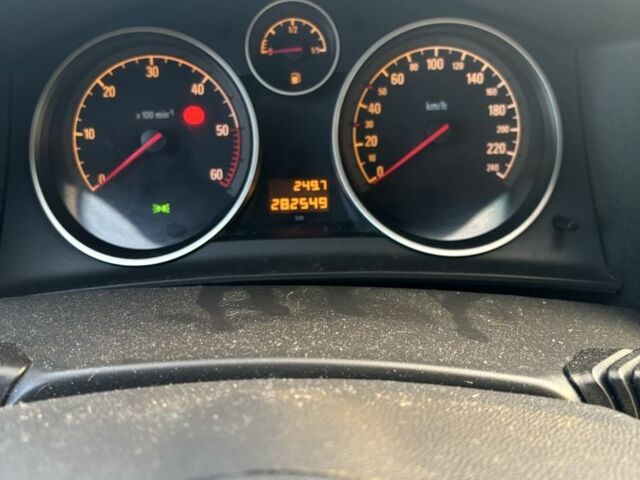 Серый Опель Астра, объемом двигателя 1.7 л и пробегом 282 тыс. км за 5350 $, фото 6 на Automoto.ua