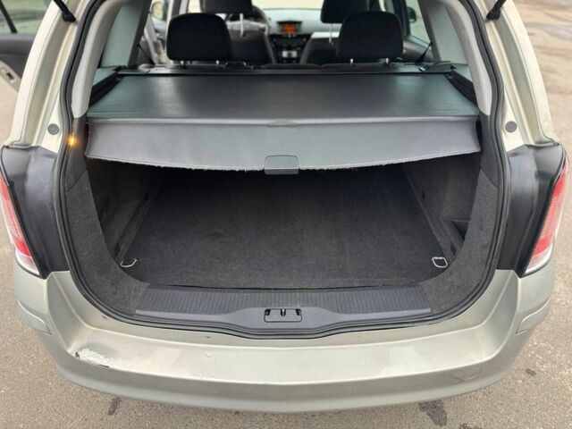 Серый Опель Астра, объемом двигателя 1.6 л и пробегом 170 тыс. км за 5300 $, фото 5 на Automoto.ua