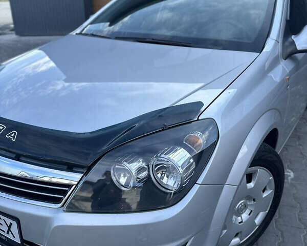 Опель Астра 2010 в Калуше на Automoto.ua Серый Опель Астра, объемом двигателя 1.7 л и пробегом 264 тыс. км за 5450 $, фото 4 на Automoto.ua