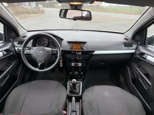 Серый Опель Астра, объемом двигателя 1.9 л и пробегом 286 тыс. км за 4820 $, фото 13 на Automoto.ua