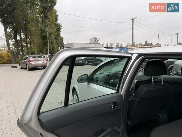 Опель Астра 2010 у Вінниці на Automoto.ua Сірий Опель Астра, об'ємом двигуна 0 л та пробігом 210 тис. км за 5600 $, фото 34 на Automoto.ua