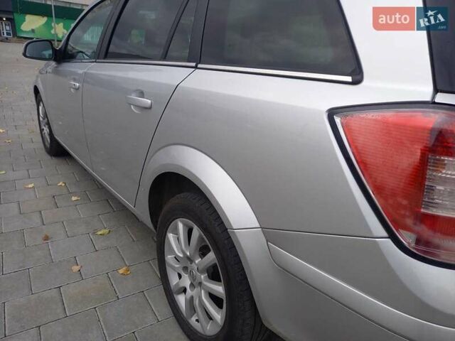 Опель Астра 2010 в Черкассах на Automoto.ua Серый Опель Астра, объемом двигателя 1.7 л и пробегом 249 тыс. км за 6650 $, фото 6 на Automoto.ua