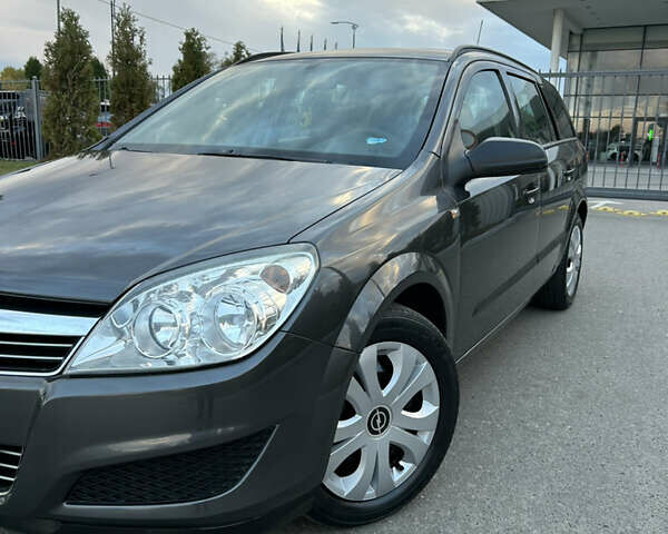 Опель Астра 2010 в Полтаве на Automoto.ua Серый Опель Астра, объемом двигателя 1.6 л и пробегом 143 тыс. км за 6500 $, фото 141 на Automoto.ua