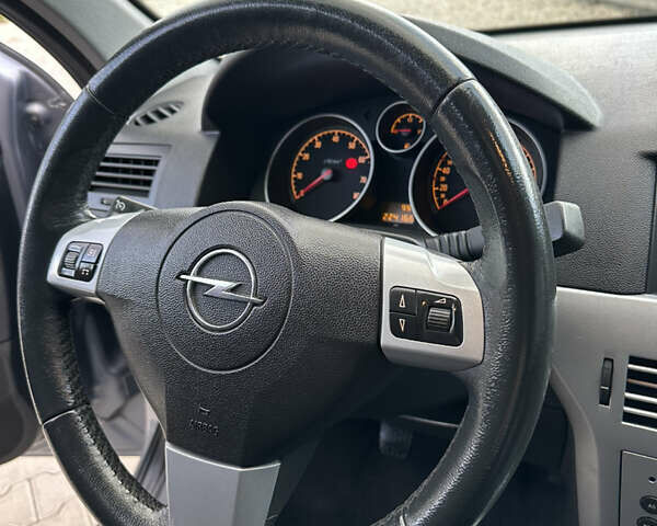 Серый Опель Астра, объемом двигателя 1.6 л и пробегом 224 тыс. км за 5500 $, фото 29 на Automoto.ua