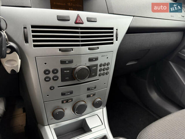 Серый Опель Астра, объемом двигателя 1.6 л и пробегом 210 тыс. км за 5499 $, фото 29 на Automoto.ua