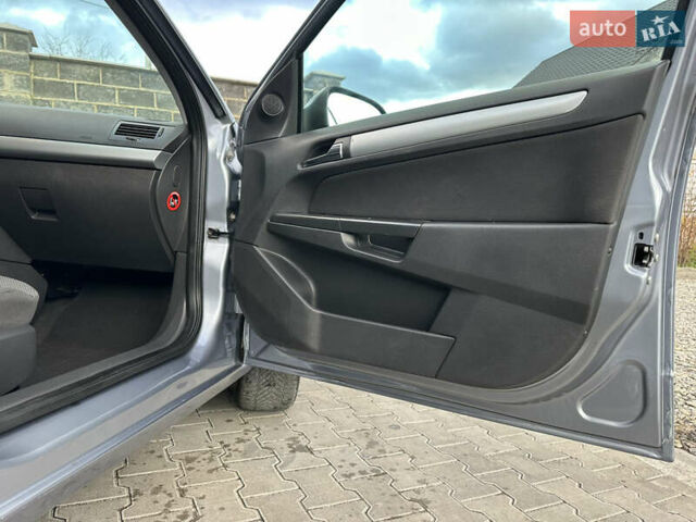 Серый Опель Астра, объемом двигателя 1.6 л и пробегом 224 тыс. км за 5500 $, фото 36 на Automoto.ua