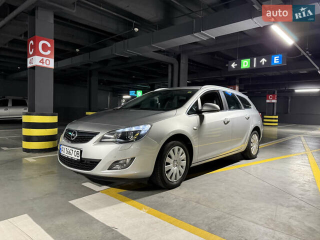 Серый Опель Астра, объемом двигателя 1.4 л и пробегом 243 тыс. км за 7800 $, фото 2 на Automoto.ua
