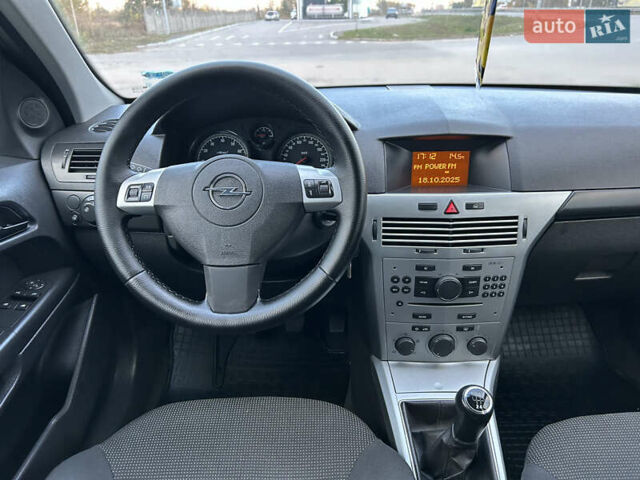 Опель Астра 2010 в Полтаве на Automoto.ua Серый Опель Астра, объемом двигателя 1.6 л и пробегом 143 тыс. км за 6500 $, фото 54 на Automoto.ua