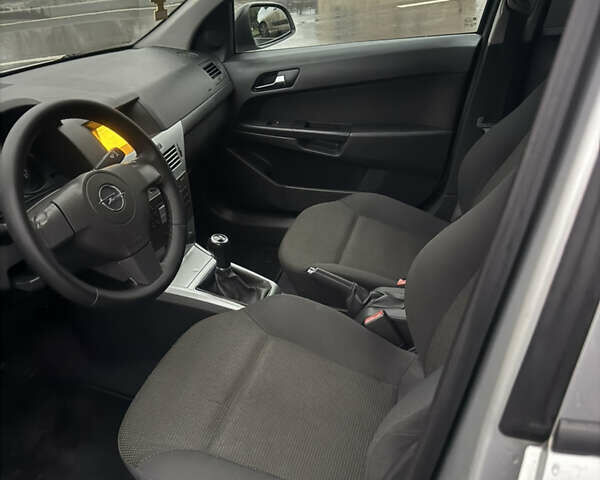 Серый Опель Астра, объемом двигателя 1.6 л и пробегом 231 тыс. км за 5699 $, фото 29 на Automoto.ua