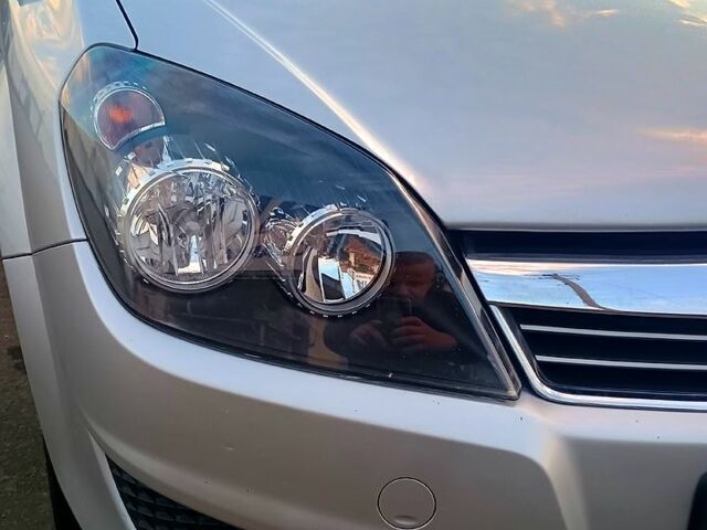 Серый Опель Астра, объемом двигателя 1.8 л и пробегом 249 тыс. км за 6750 $, фото 1 на Automoto.ua