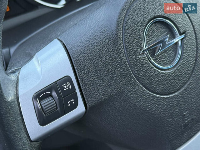 Опель Астра 2010 в Ровно на Automoto.ua Серый Опель Астра, объемом двигателя 1.6 л и пробегом 203 тыс. км за 5350 $, фото 42 на Automoto.ua