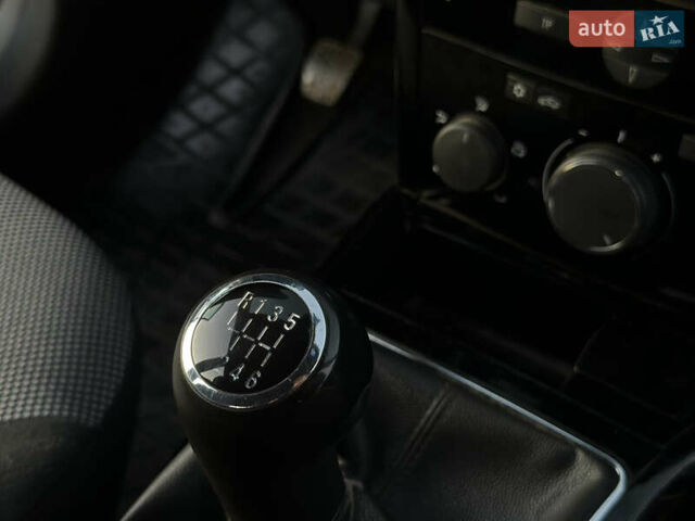 Серый Опель Астра, объемом двигателя 1.69 л и пробегом 245 тыс. км за 5800 $, фото 27 на Automoto.ua