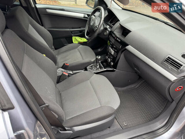 Серый Опель Астра, объемом двигателя 1.6 л и пробегом 209 тыс. км за 6400 $, фото 18 на Automoto.ua