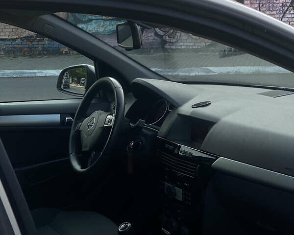 Опель Астра 2010 в Луцке на Automoto.ua Серый Опель Астра, объемом двигателя 1.6 л и пробегом 271 тыс. км за 5949 $, фото 24 на Automoto.ua