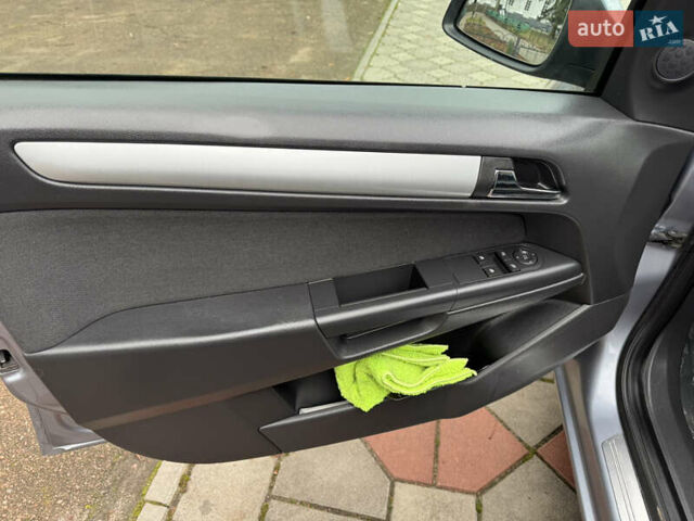 Серый Опель Астра, объемом двигателя 1.6 л и пробегом 209 тыс. км за 6400 $, фото 34 на Automoto.ua