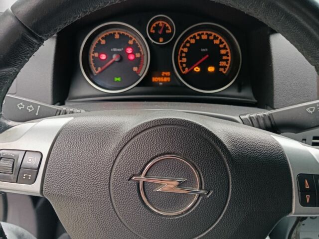 Сірий Опель Астра, об'ємом двигуна 1.7 л та пробігом 300 тис. км за 4300 $, фото 5 на Automoto.ua