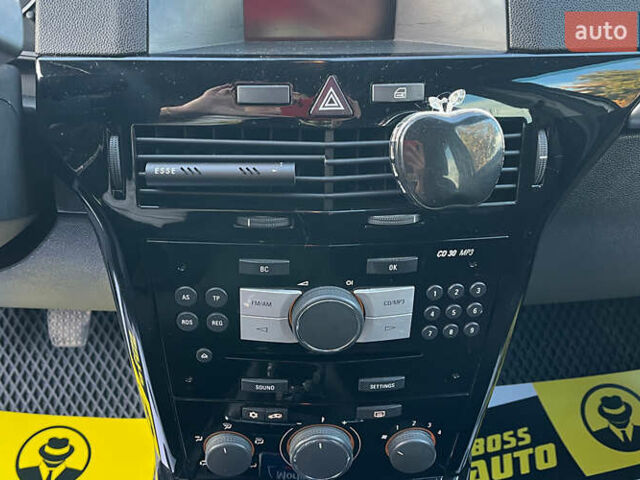 Серый Опель Астра, объемом двигателя 1.69 л и пробегом 260 тыс. км за 5300 $, фото 12 на Automoto.ua