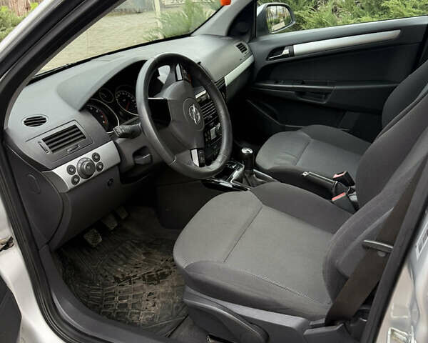 Серый Опель Астра, объемом двигателя 1.6 л и пробегом 177 тыс. км за 6700 $, фото 10 на Automoto.ua