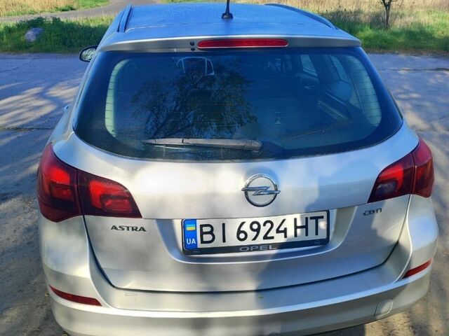 Серый Опель Астра, объемом двигателя 1.7 л и пробегом 249 тыс. км за 7100 $, фото 2 на Automoto.ua